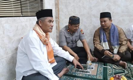 Kapolsek Cipondoh Sambangi Wakil Ketua DPRD Kota Tangerang Bpk. Turidi Bahas Tentang Penggalangan Massa Ke Jakarta