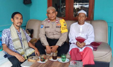 Laksanakan Program Sambang Door To Door System, Bhabinkamtibmas Cipete Kunjungi Tokoh Masyarakat dan Tokoh Agama di Kel. Cipete