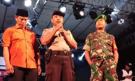 Wujud Sinergitas Polri dan TNI Laksanakan Pengamanan Pesta Perkawinan Warga dan Hiburan Dangdut SK di Kel. Kunciran Indah