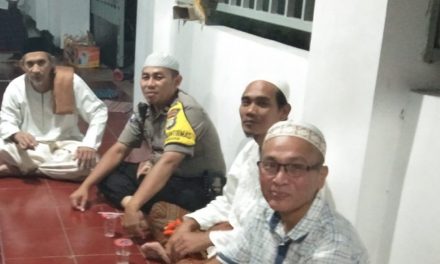 Bhabinkamtibmas AIPTU EXWANTO hadiri sholat subuh berjamaah di Musholah Rhoudotus Sholihin