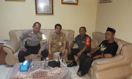 Kegiatan unsur terkait Tiga pilar AIPTU SUCIPTO Bhabinkamtibmas Polsek batu ceper kepada Tokoh Masyarakat Bapak Ubay