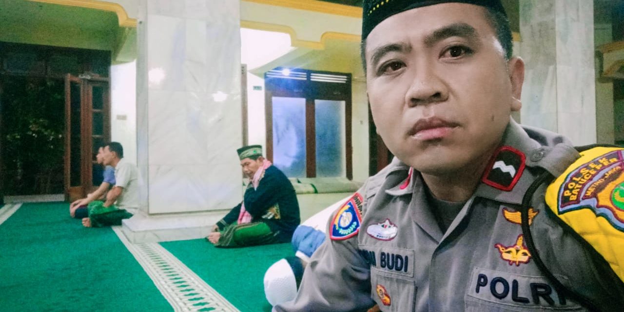 AIPDA TONI BUDI Bhabinkamtibmas jalani program Polisi cinta masjid  atau melaksanakan sholat Subuh berjamaah di masjid Jami AN Nur