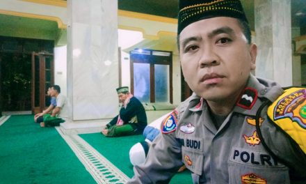 AIPDA TONI BUDI Bhabinkamtibmas jalani program Polisi cinta masjid  atau melaksanakan sholat Subuh berjamaah di masjid Jami AN Nur