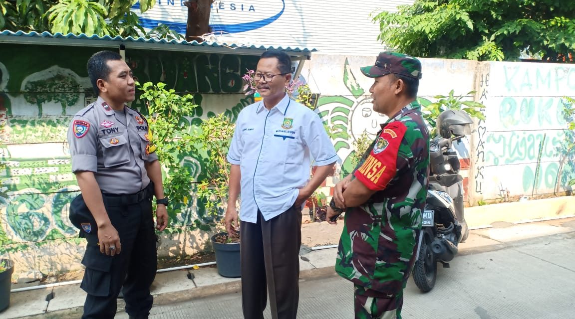 BHABINKAMTIBMAS KEL.KEBON BESAR SAMBANG SILATURRAHMI DENGAN TOKOH MASYARAKAT