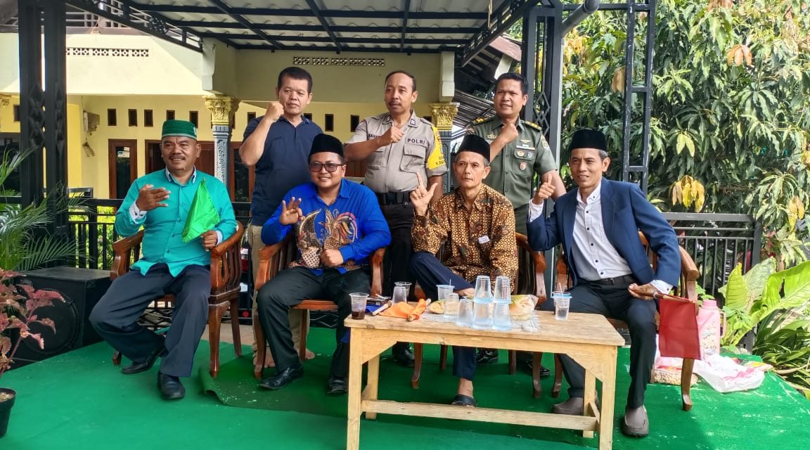 Bhabinkamtibmas Polsek Cipondoh Dan Babinsa Jaga Keamanan Pemilihan Ketua RW