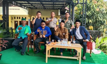 Bhabinkamtibmas Polsek Cipondoh Dan Babinsa Jaga Keamanan Pemilihan Ketua RW