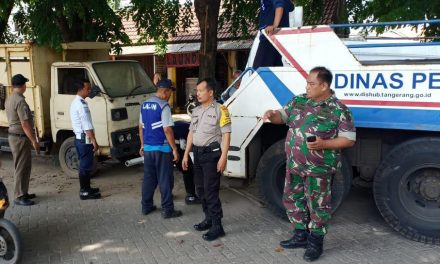 Bhabinkamtibmas Polsek Cipondoh Kel. Cipondoh Indah Aiptu Untung.S dan Tiga Pilar   Laksanakan Penertiban Parkir Liar di Jl. Galaxy Raya Poris Indah Cipondoh