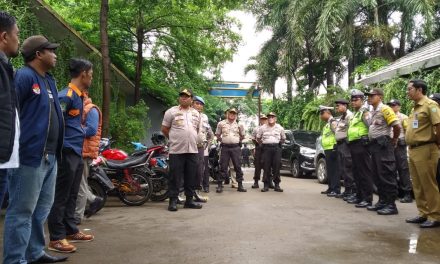 Polsek Neglasari Bersama DLH Kota Tangerang amankan Truk Sampah Ilegal