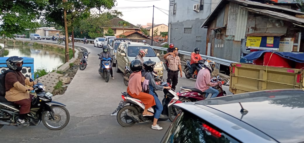 Antisipasi Kemacetan Petang Hari, Unit Samapta Polsek Neglasari Gatur Lalin