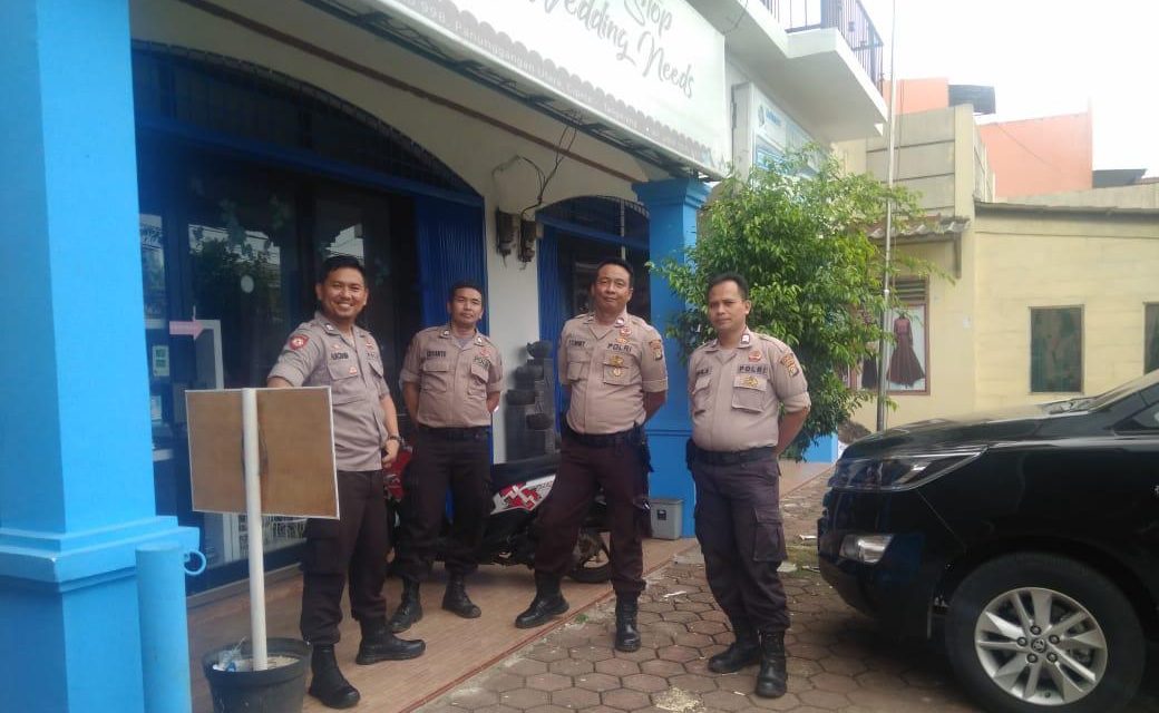 Kanit Samapta Iptu R. Deni. H dan Aiptu Tommy. A Laksanakan Patroli Biru Pemantauan Pertokoan di Jalan Hr.Rasuna Said Panunggangan Utara