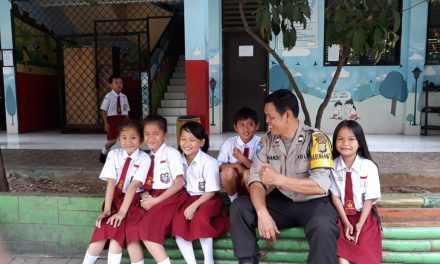 Polisi Sambang Sekolah-sekolah ( Polkiss ), Aiptu Suhandi Sambangi Sekolah SDN Kenanga 03 di RT.03/01 Kel. Kenanga Kec.Cipondoh Kota Tangerang.