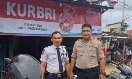 Ciptakan Lingkungan Yang Kondusif, Kapolsubsektor Poris Indah Polsek Cipondoh Ipda Budianto Sambang Dialogis ke Bank BRI Sipon kel. Cipondoh Makmur