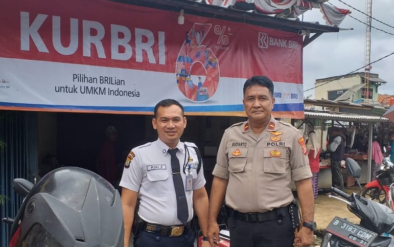 Ciptakan Lingkungan Yang Kondusif, Kapolsubsektor Poris Indah Polsek Cipondoh Ipda Budianto Sambang Dialogis ke Bank BRI Sipon kel. Cipondoh Makmur