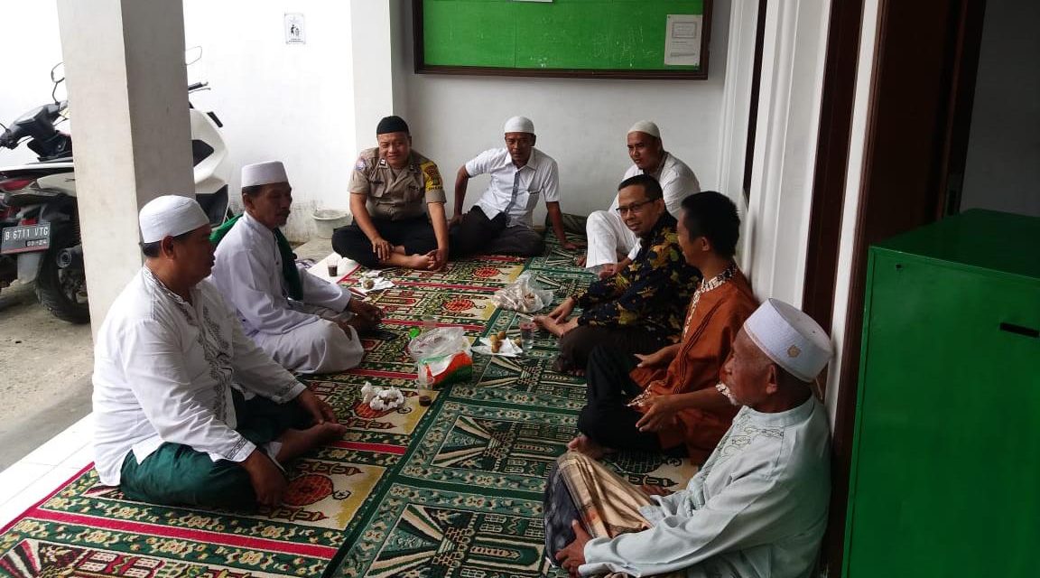 Jalin Terus Kemitraan Dengan Para Tokoh, Bhabinkamtibmas Kel. Poris Plawad Utara Aiptu M. Jainuri Sambangi Toga