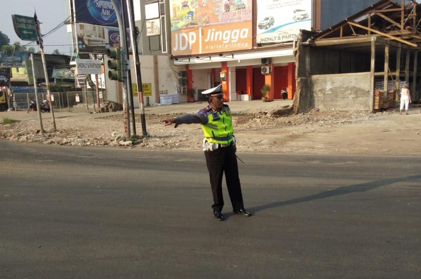 Pelaksanaan Protab Gatur Lalin Pagi Unit Lantas Polsek Cipondoh Pimpinan AKP Bambang HD.SH.