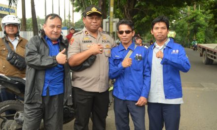 Beri Rasa Aman, Kapolsek Neglasari Kawal Keberangkatan Massa Aksi Buruh Dari Wilayah Timur