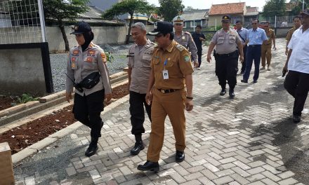 Kapolsek karawaci Kompol Yulies Andri Pratiwi S.IK beserta jajaran hadiri Penanaman pohon untuk penghijauan lingkungan kelurahan Margasari karawaci Tangerang