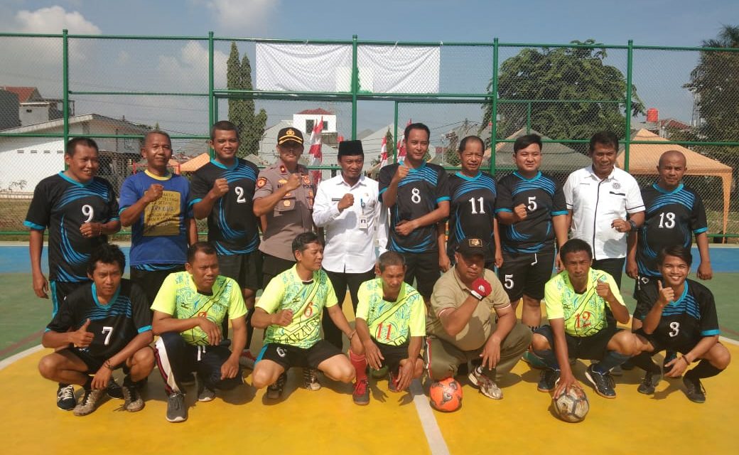 Camat Batu Ceper H. Nurhidayatullah. S. Ip. M. Si adakan pertandingan Futsal antar kelurahan dalam rangka HUT Kota Tangerang yang ke-27 dan Kapolsek Batu Ceper Hadir demi untuk memeriahkan turnamen futsal