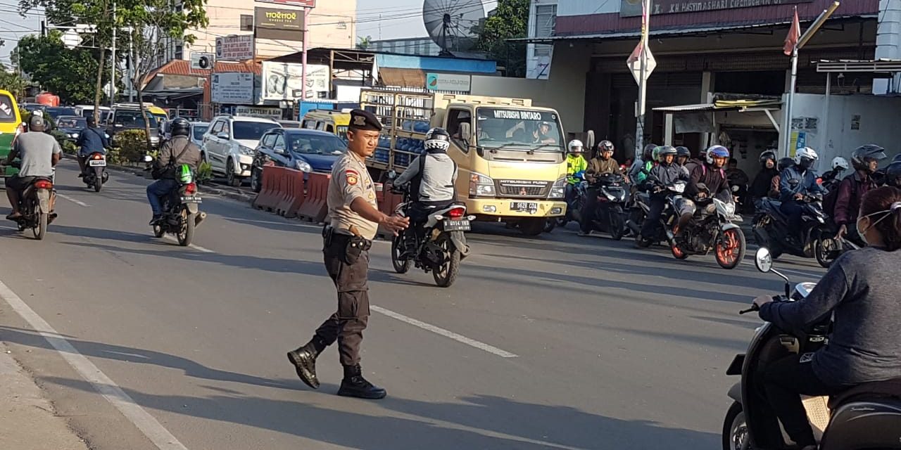 Gatur Lalin sore, Cegah Kemacetan Kepulangan Aktifitas Warga di Jl. Kh. Hasyim Ashari. TL Banjar Wijaya