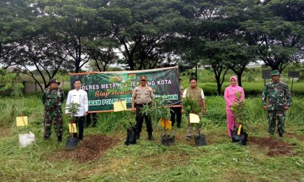 Jajaran Kepolisian Polsek Cipondoh Beserta Jajaran Bhayangkari dan Unsur Muspika  Gelar Penanaman Pohon Penghijauan di Wilayah Hukum Polsek Cipindoh