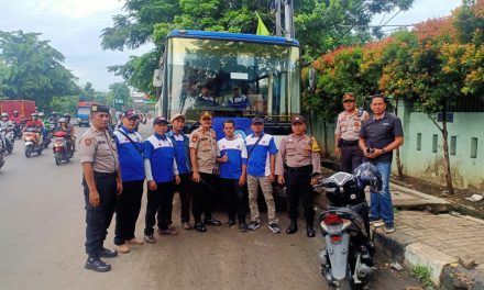 Polsek Batu ceper laksanakan pengamanan keberangkatan Massa Buruh FSP RTMM SPSI Prov. Banten & FSP LEM SPSI Kota Tng menuju Istana Negara RI Jakarta Pusat