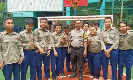 Selalu Bersinergi Dengan Para Pelajar Serta Para Guru Bhabinkamtibmas Polsek Cipondoh Kel. Cipondoh Aiptu Sukarno Kunjungi Sekolah SMP Muhammadiyah 4 (Polkiss)