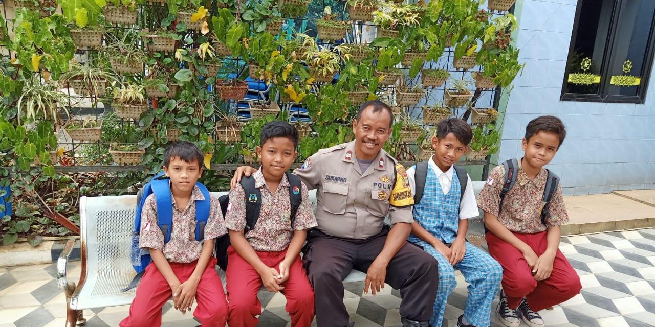 Sinergitas Dengan Pihak Sekolah dan Pelajar , Aiptu Sukarno Laksanakan Sambang Polkiss ke Sekolah SDN Cipondoh 2