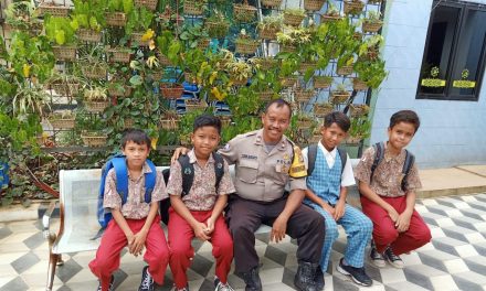 Sinergitas Dengan Pihak Sekolah dan Pelajar , Aiptu Sukarno Laksanakan Sambang Polkiss ke Sekolah SDN Cipondoh 2