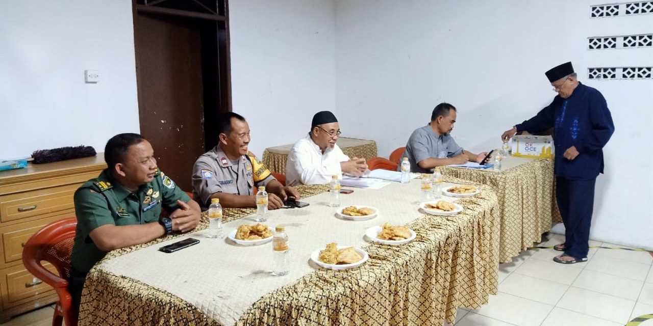 Pelaksanaan Rembug Warga/ Musrembang Tingkat RW Kel. Cipondoh Dihadiri Bhabinkamtibmas Polsek Cipondoh Wil. Kel. Cipondoh Aiptu Sukarno dan Unsur Tiga pilar