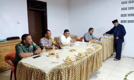 Pelaksanaan Rembug Warga/ Musrembang Tingkat RW Kel. Cipondoh Dihadiri Bhabinkamtibmas Polsek Cipondoh Wil. Kel. Cipondoh Aiptu Sukarno dan Unsur Tiga pilar