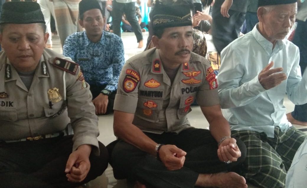 Kapolsek Batu Ceper beserta jajarannya Sholat Jumat berjamaah bersama warga di Masjid Jami AL Muhajirin