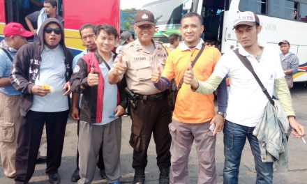 Sambangi Rest Area Bhabinkamtibmas Polsek Cipondoh Ingatkan Bahaya Terjadinya Pencopetan