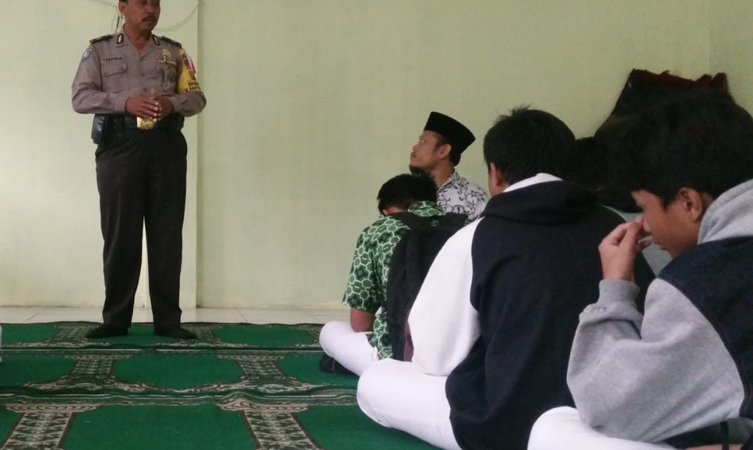 Sambang Polkis Bhabinkamtibmas Jaga Situasi Aman Sekolah