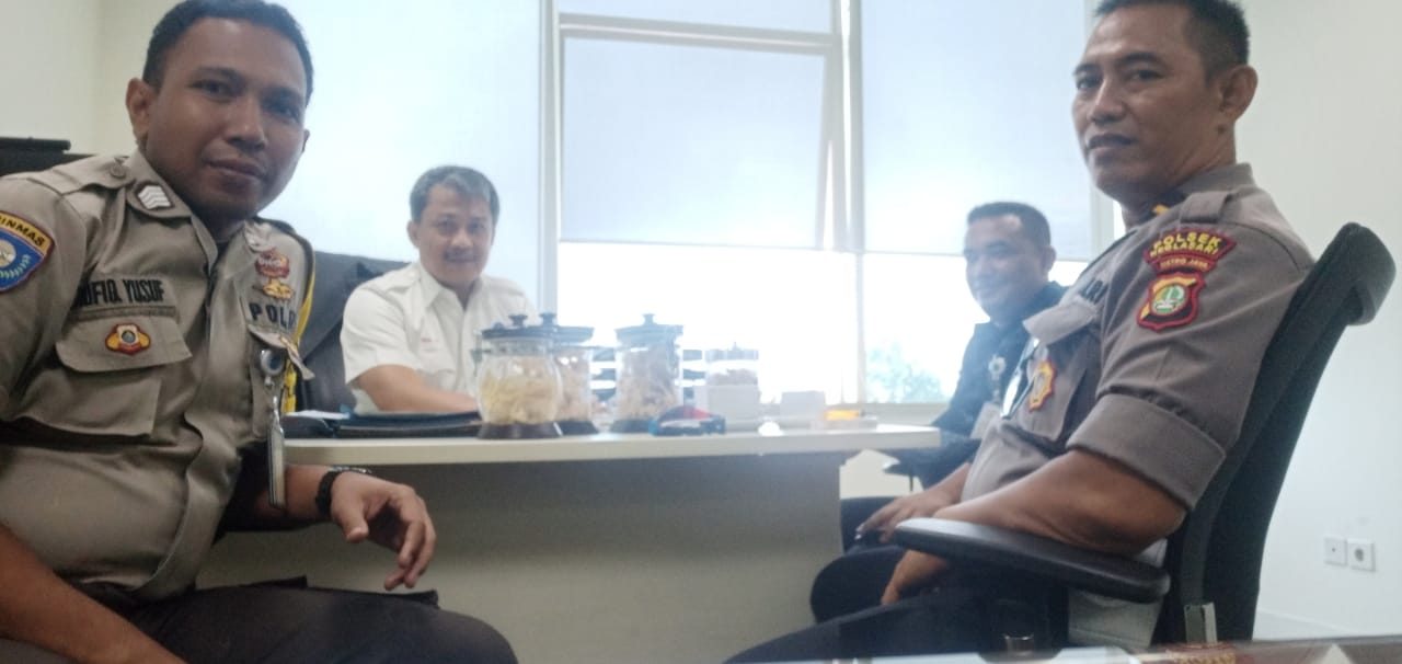 Kanit Provost Bersama Binmas Polsek Neglasari Sambangi Tokoh Masyarakat