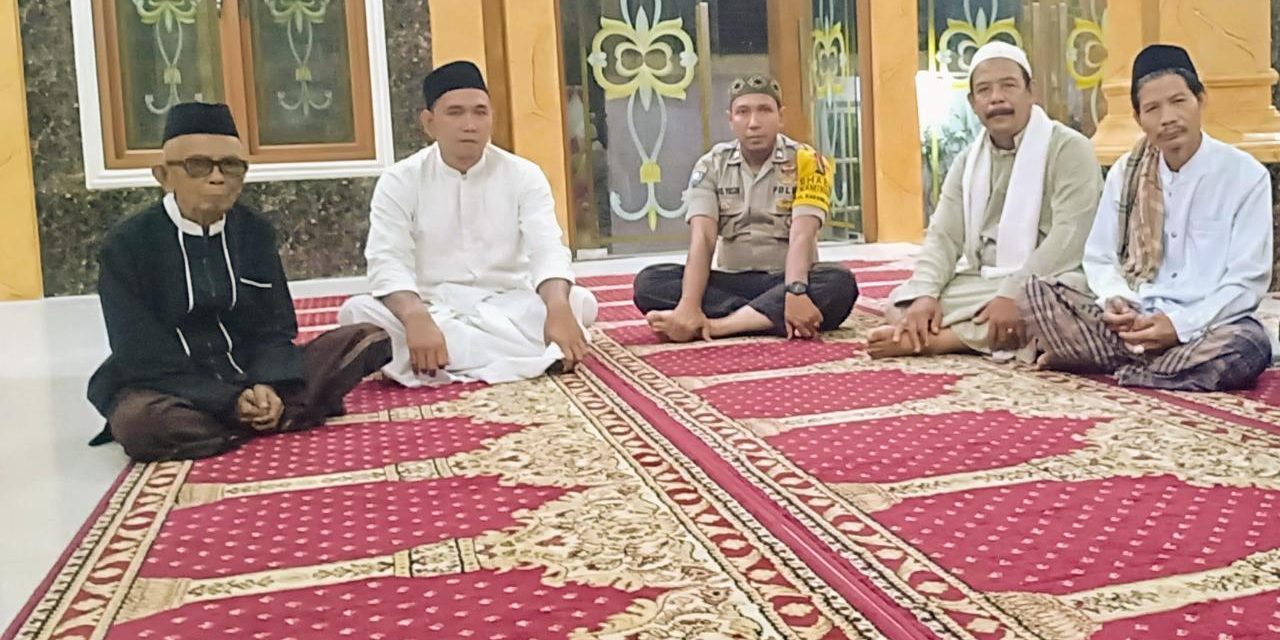 Makmurkan Masjid, Binmas Polsek Neglasari Shalat Shubuh Berjamaah Bersama Warga