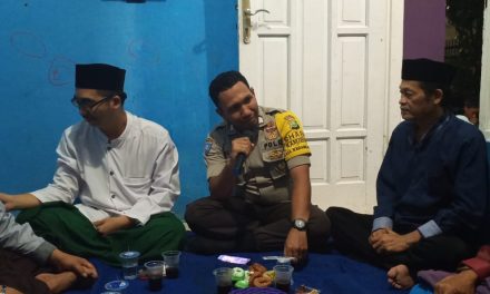 Binmas Polsek Neglasari Bersama Lurah Karang Anyar Hadiri Acara Slametan Warga