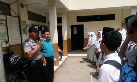 Polisi Kunjungan Ke Sekolah-Sekolah (Polkiss), Aiptu T.Raharjo Kunjungi Sekolah SMP Yapida di Kunciran Indah