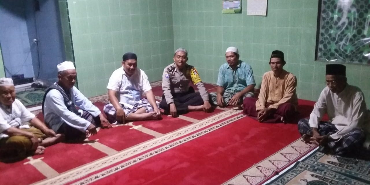 Tingkatkan Iman dan Taqwa, Binmas Polsek Neglasari Shubuh Berjamaah Bersama Warga