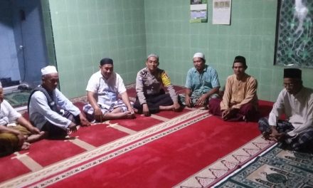 Tingkatkan Iman dan Taqwa, Binmas Polsek Neglasari Shubuh Berjamaah Bersama Warga