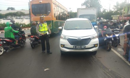 Pelaksanaan  Protab Gatur Lalin Sore Hari oleh Unit Lantas Polsek Cipondoh Dalam Rangka Kam Sel Tib Car Lantas