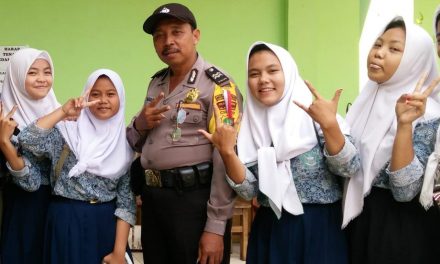 Antisipasi Pergaulan Bebas Bhabinkamtibmas Aiptu T. Raharjo Polkiss  Ke Sekolah SMP  Yapida