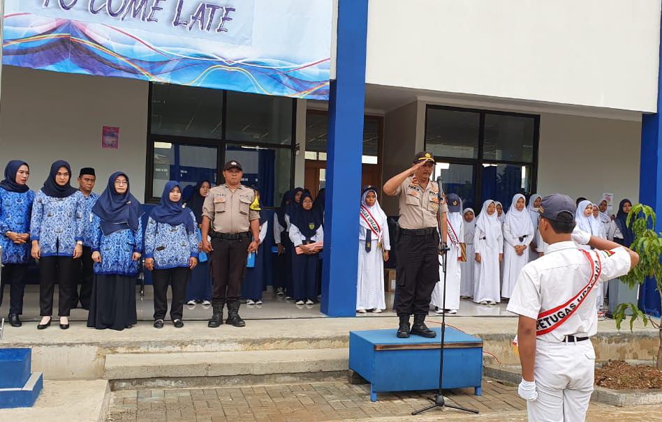 Antisipasi Kenakalan Remaja dan Tawuran Bhabinkamtibmas Kel. Gondrong dan Kanit Binamas Sambang Polkiss ke Sekolah SMPN 32 Tangerang