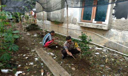 Bhabinkamtibmas Polsek Ciledug Kontrol Tanaman Penghijauan