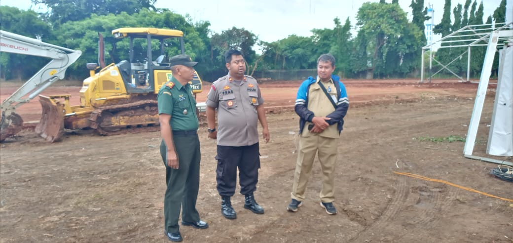 Kapolsek Ciledug berikut Danramil Ciledug Kontrol Lokasi persiapan Tangerang Expo 2020 di CBD Ciledug Kota Tangerang