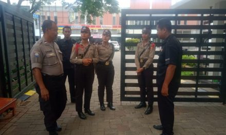 Bhabinkamtibmas Bersama Siswa Latja Binkamsa Terhadap Satpam Perumahan