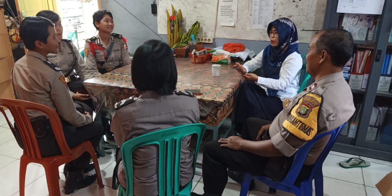 Sambang Polkis, Bhabinkamtibmas dan Siswa Latja Sampaikan Pesan Kamtibmas Kepada Kepala Sekolah