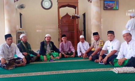 Jumling, Binmas Karang Anyar Shalat Jum’at Bersama Warga