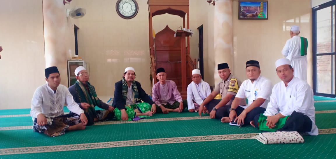 Jumling, Binmas Karang Anyar Shalat Jum’at Bersama Warga