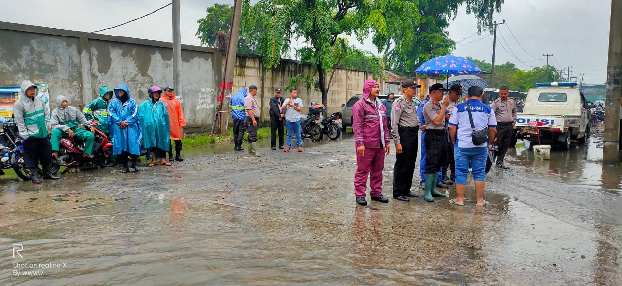 Kapolsek Teluknaga Pimpin Pengamanan Aksi Unjuk Rasa Karyawan PT Prima Indah Lestari