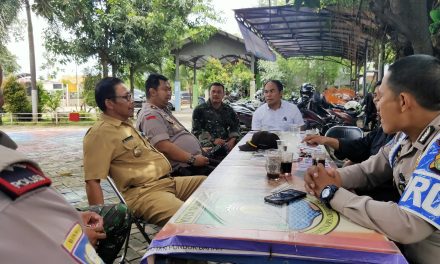 Kunjungan Kapolsek Ciledug ke Kelurahan Pondok Bahar Karang Tengah Kota Tangerang dalam rangka memperat hubungan 3 pilar